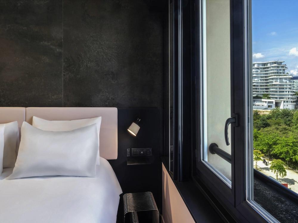 Tribe Paris Batignolles Room Type - Comfort Room, 1 Double Bed, Garden View Tribe Paris Batignolles Room Type - Comfort Room, 1 Double Bed, Garden View