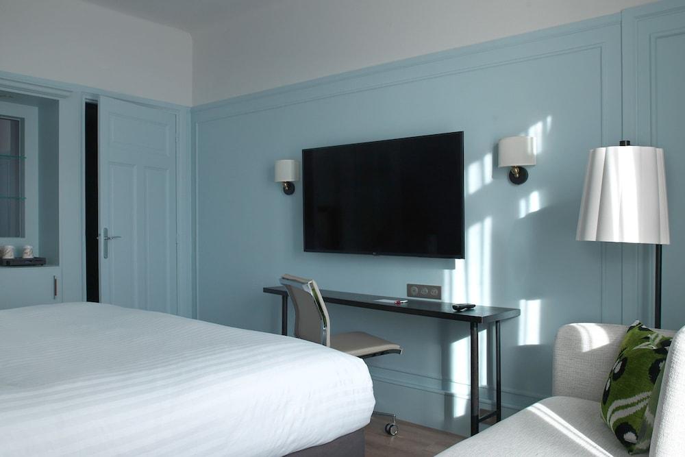 Paris Marriott Opera Ambassador Room Type - Deluxe Room