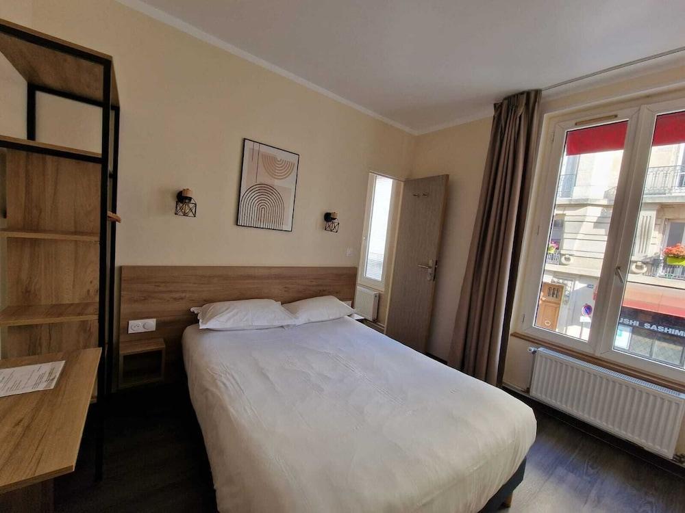 Hotel D'Anjou Room Type - Double or Twin Room