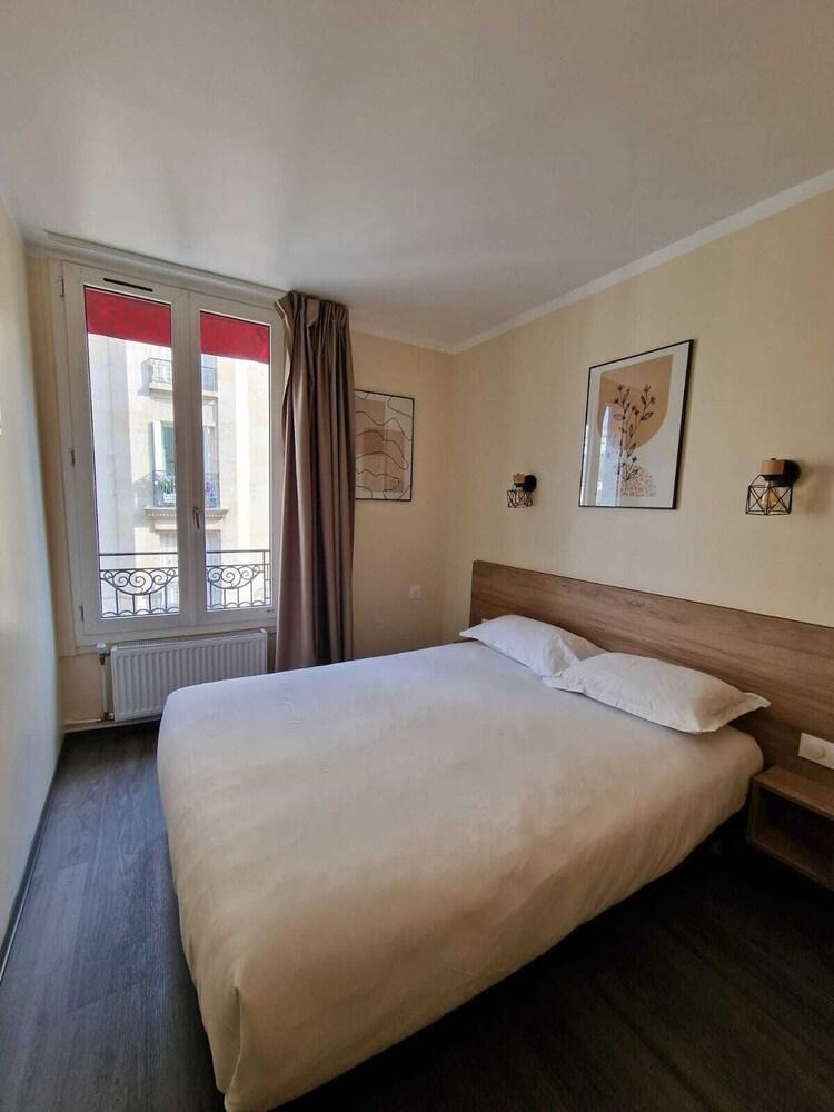 Hotel D'Anjou - Tap to explore photos