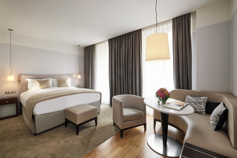 Sofitel Paris Arc de Triomphe Room Type - Junior Suite, 1 King Bed (Premium) Sofitel Paris Arc de Triomphe Room Type - Junior Suite, 1 King Bed (Premium)