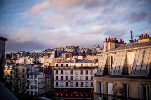Le Pigalle - Tap to explore photos