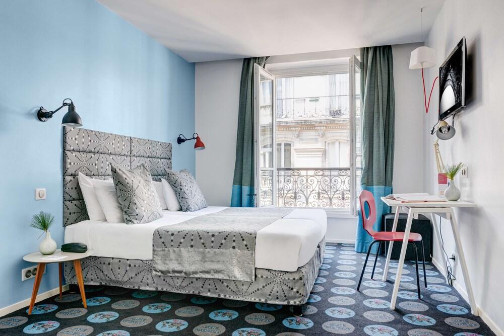 Hotel Astoria - Astotel Room Type - Superior Twin Room- Complimentary soft minibar,courtesy tray, Chromecast and digital press Hotel Astoria - Astotel Room Type - Superior Twin Room- Complimentary soft minibar,courtesy tray, Chromecast and digital press