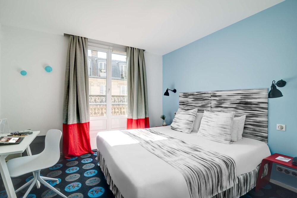 Hotel Astoria - Astotel Room Type - Superior Double Room - Complimentary soft minibar,courtesy tray, Chromecast and digital press Hotel Astoria - Astotel Room Type - Superior Double Room - Complimentary soft minibar,courtesy tray, Chromecast and digital press