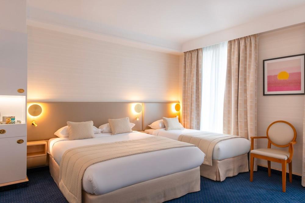 Atlantic Hotel Room Type - Deluxe Room (Bedding Configuration Not Guaranteed) Atlantic Hotel Room Type - Deluxe Room (Bedding Configuration Not Guaranteed)