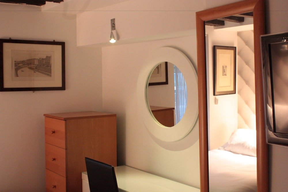 Hotel Hauteville Opera Room Type - Triple Room Hotel Hauteville Opera Room Type - Triple Room