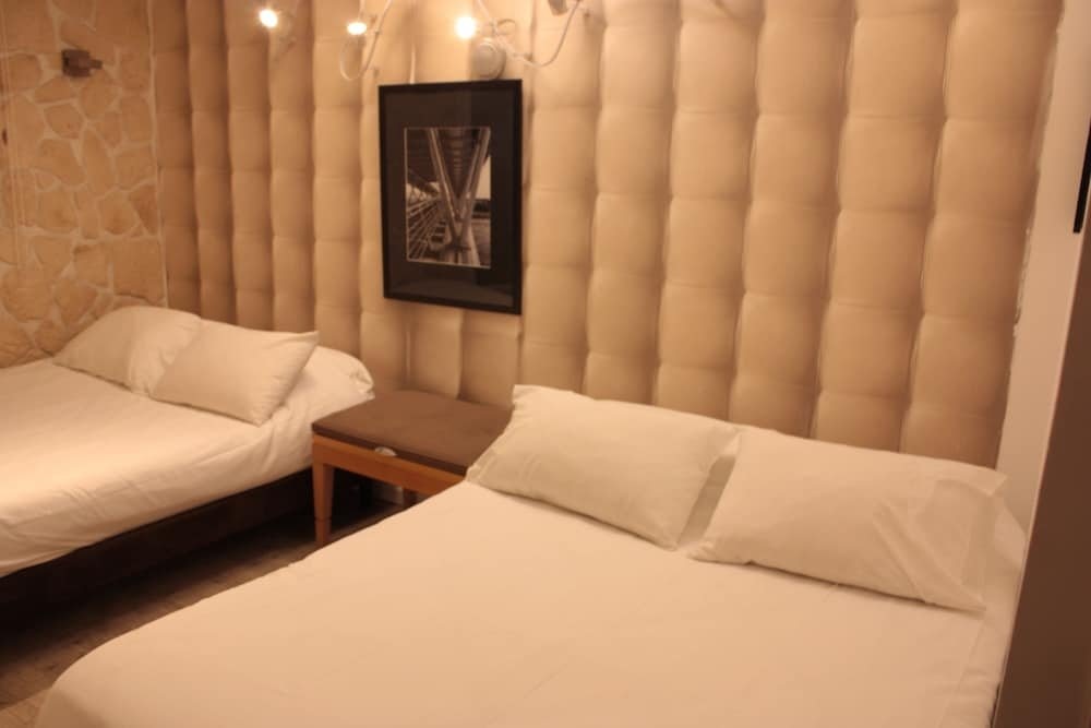 Hotel Hauteville Opera Room Type - Quadruple Room