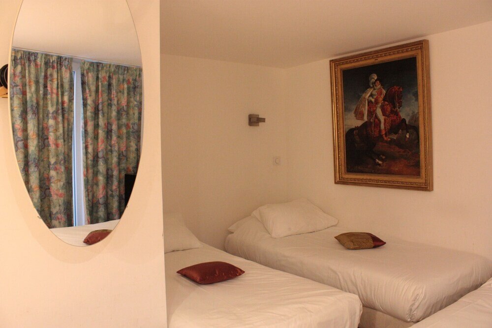Hotel Hauteville Opera Room Type - Family Room Hotel Hauteville Opera Room Type - Family Room