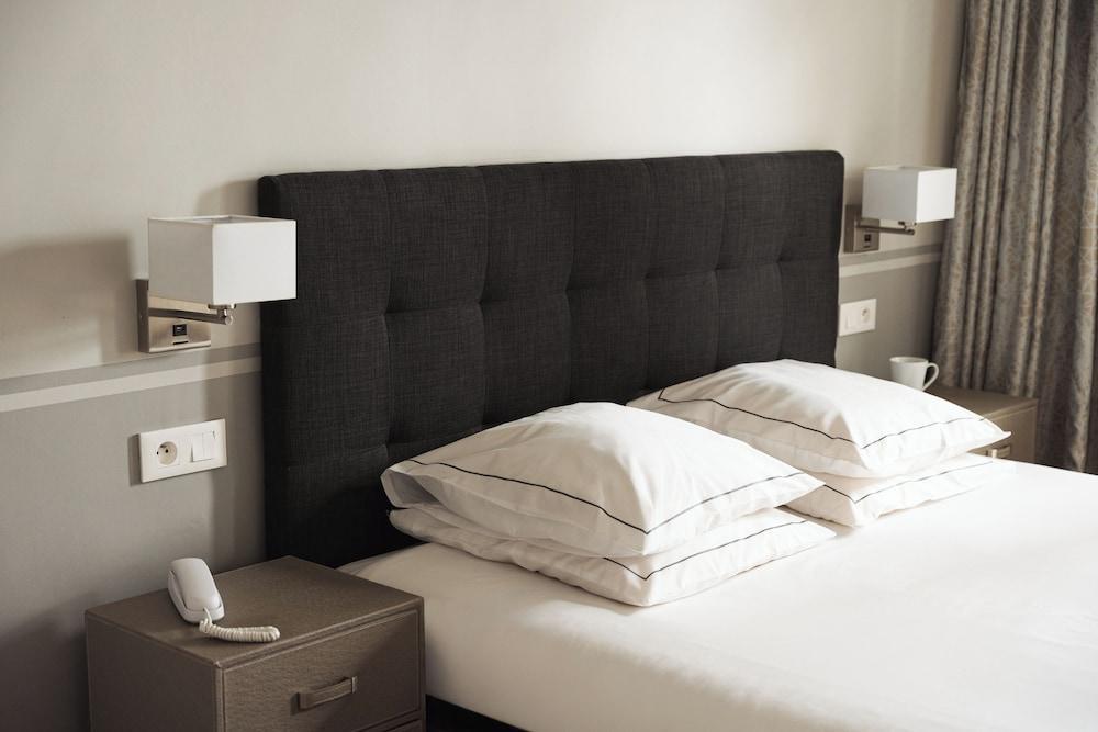 Hôtel Eiffel Segur Room Type - Superior Double or Twin Room Hôtel Eiffel Segur Room Type - Superior Double or Twin Room
