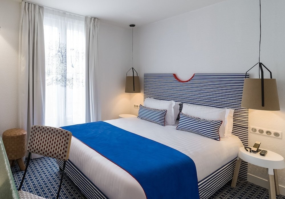 Hôtel 34B - Astotel Room Type - Double Room - Complimentary soft minibar, courtesy tray, digital press, fitness, sauna Hôtel 34B - Astotel Room Type - Double Room - Complimentary soft minibar, courtesy tray, digital press, fitness, sauna