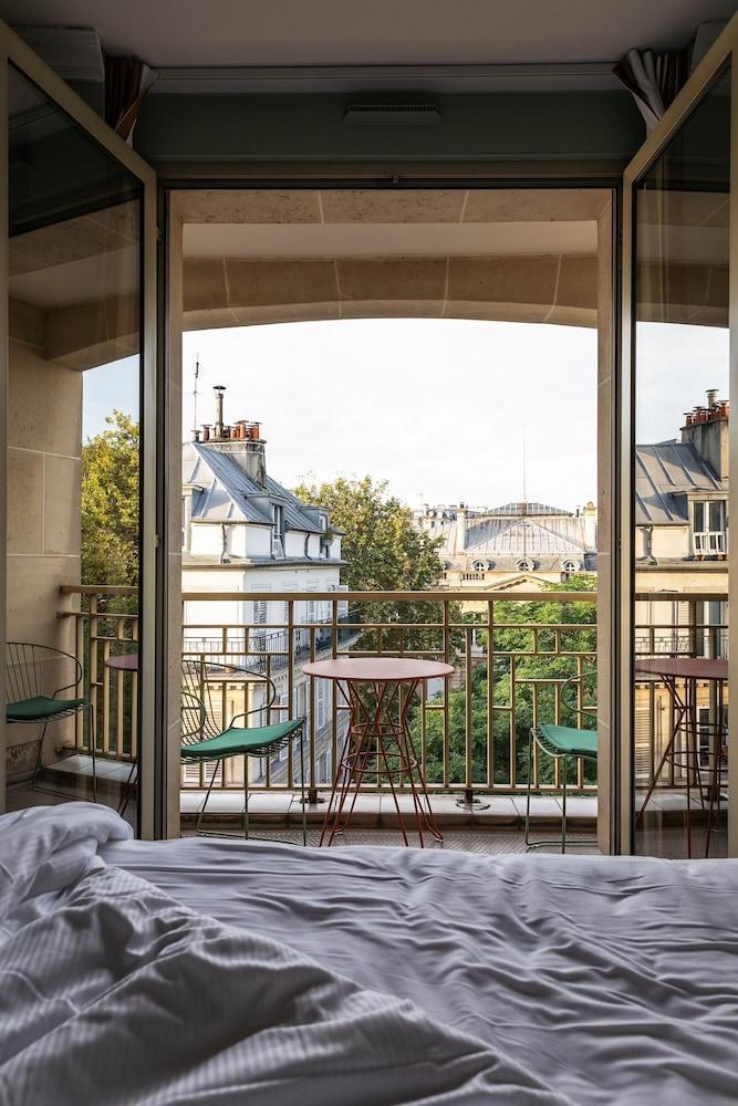 Royal Garden Champs-Elysées Room Type - Superior Room - Balcony