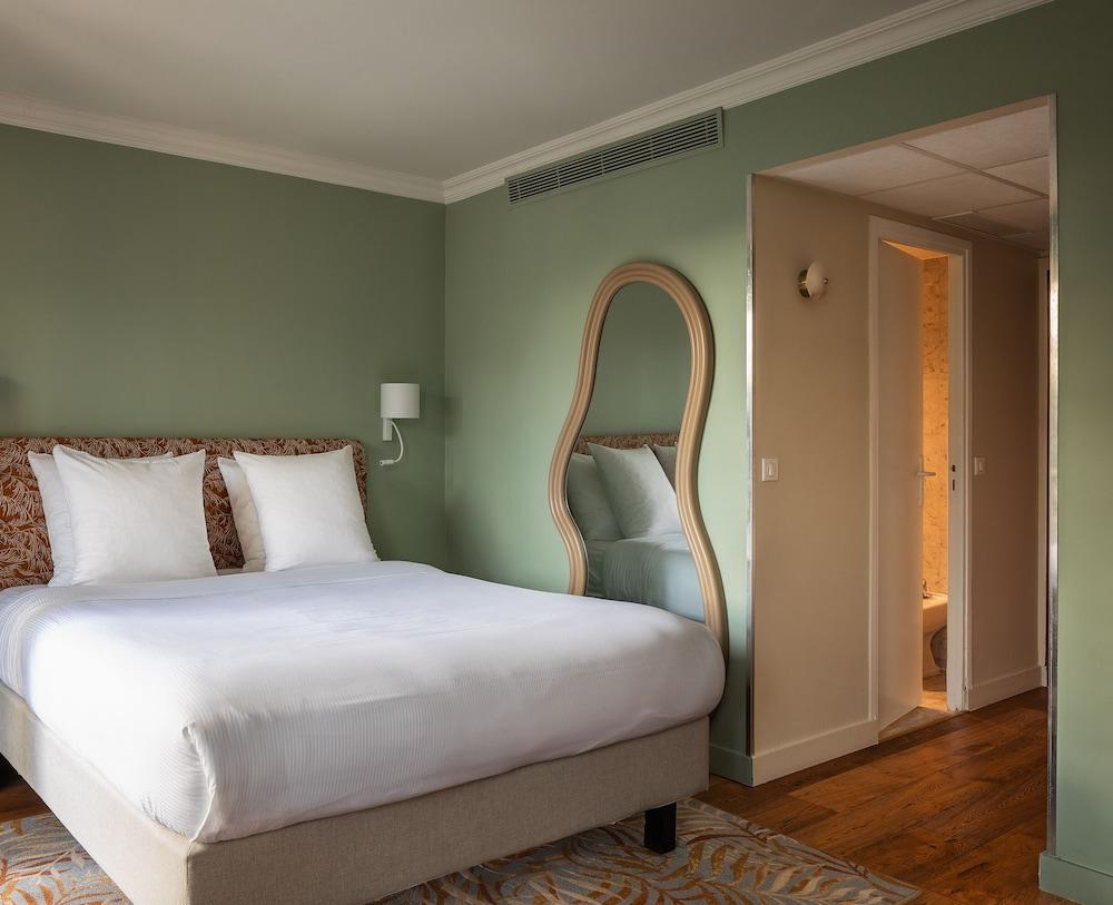 Royal Garden Champs-Elysées Room Type - Superior Room Royal Garden Champs-Elysées Room Type - Superior Room