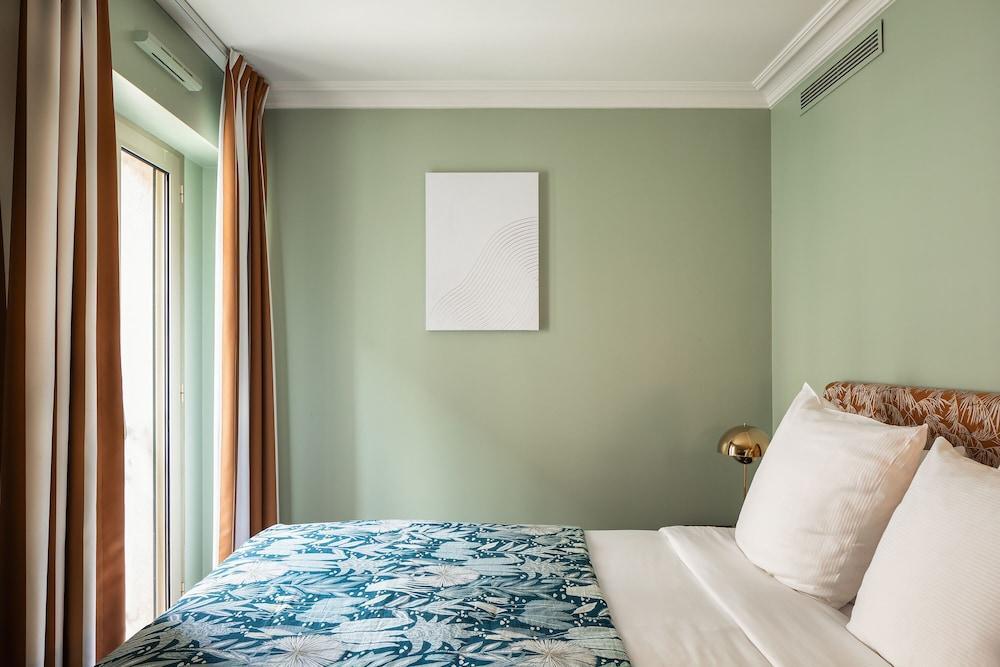 Royal Garden Champs-Elysées Room Type - Junior Suite
