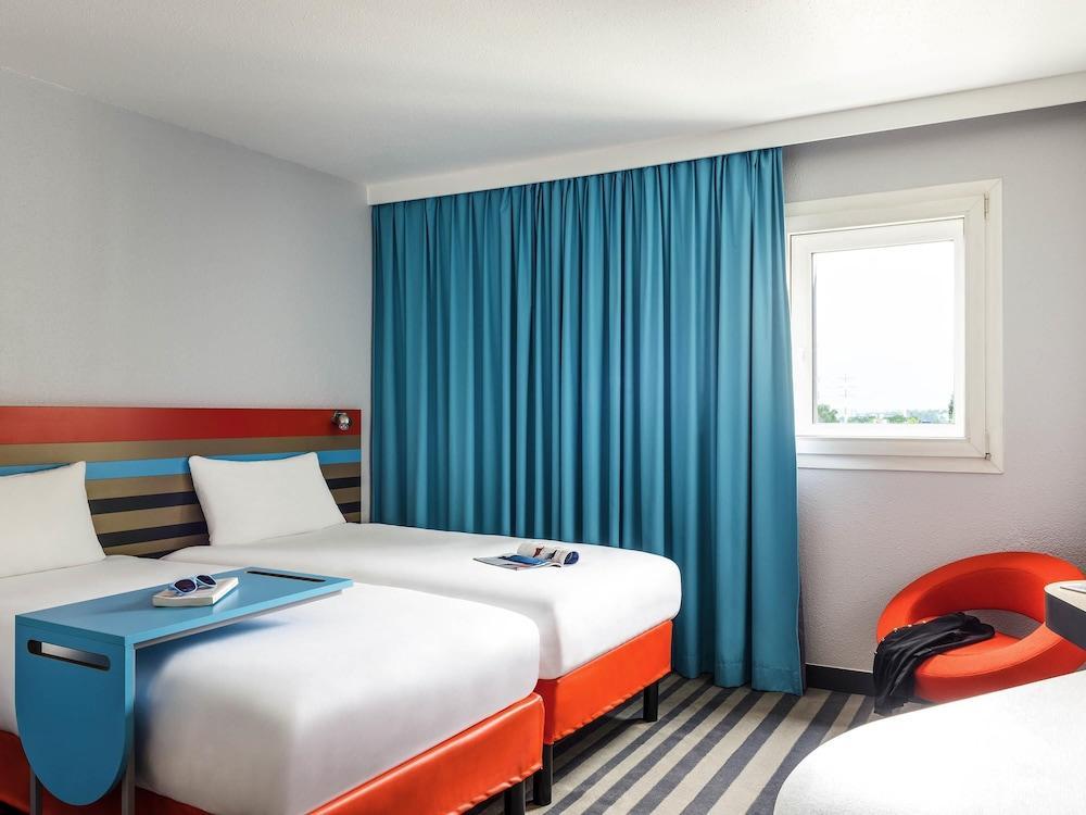 ibis Styles Antony Paris Sud Room Type - Standard Room, 2 Twin Beds