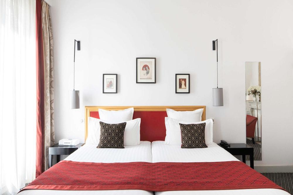 Hôtel Bradford Elysées – Astotel Room Type - Superior Twin Room- Complimentary soft minibar,courtesy tray, Chromecast and digital press