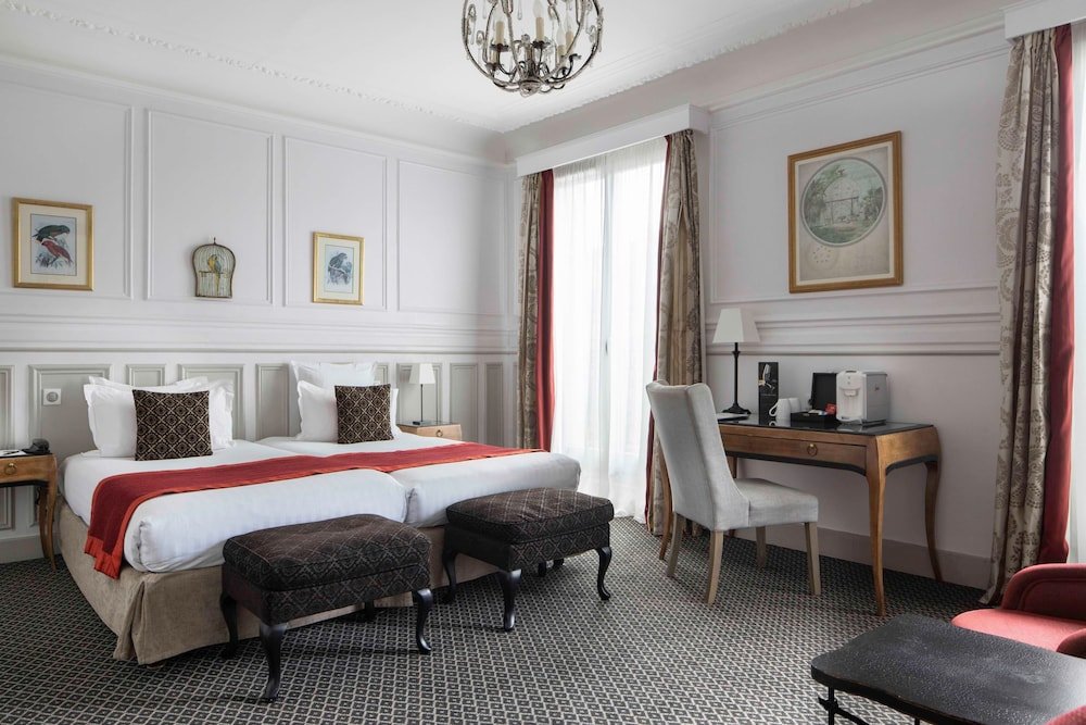Hôtel Bradford Elysées – Astotel Room Type - Privilege Room with balcony - Complimentary soft minibar,courtesy tray, Chromecast and digital press Hôtel Bradford Elysées – Astotel Room Type - Privilege Room with balcony - Complimentary soft minibar,courtesy tray, Chromecast and digital press