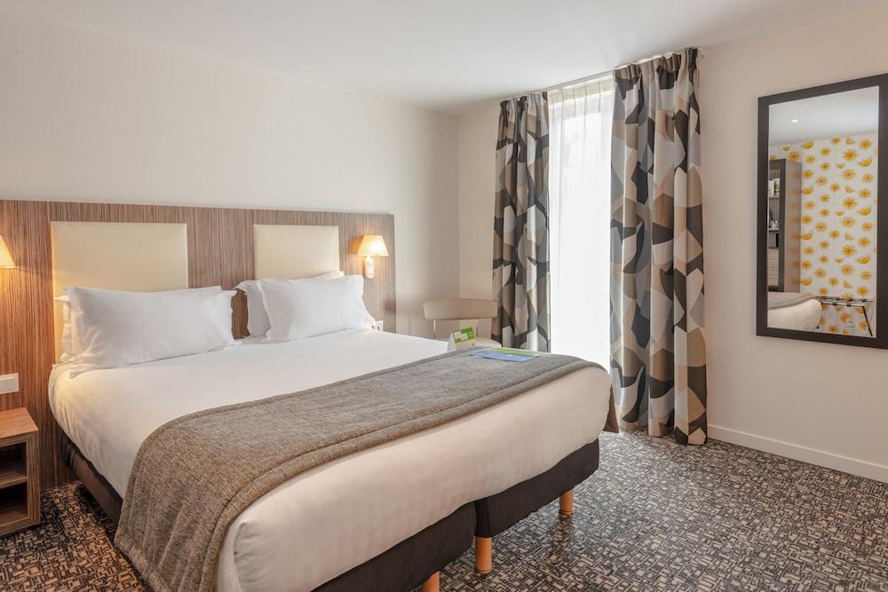 Holiday Inn Paris Op Room Type - Premium Room, 1 Queen Bed