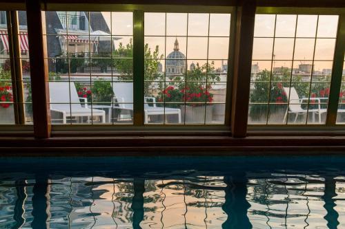 Le Bristol Paris - Oetker Hotels - Tap to explore photos