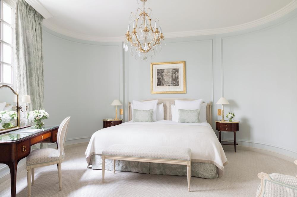 Le Bristol Paris - Oetker Hotels Room Type - Deluxe Junior Suite Le Bristol Paris - Oetker Hotels Room Type - Deluxe Junior Suite