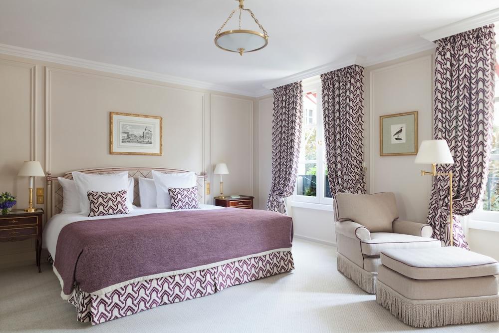 Le Bristol Paris - Oetker Hotels Room Type - Deluxe Room with Garden view Le Bristol Paris - Oetker Hotels Room Type - Deluxe Room with Garden view