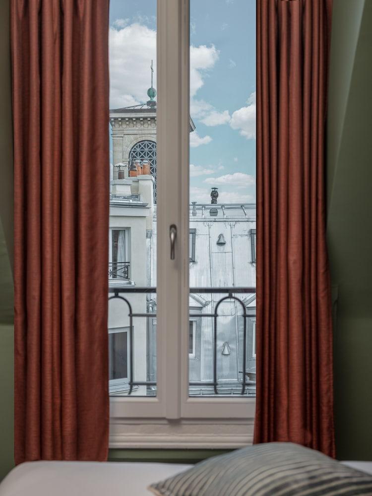Hôtel Brittany Opéra - Tap to explore photos
