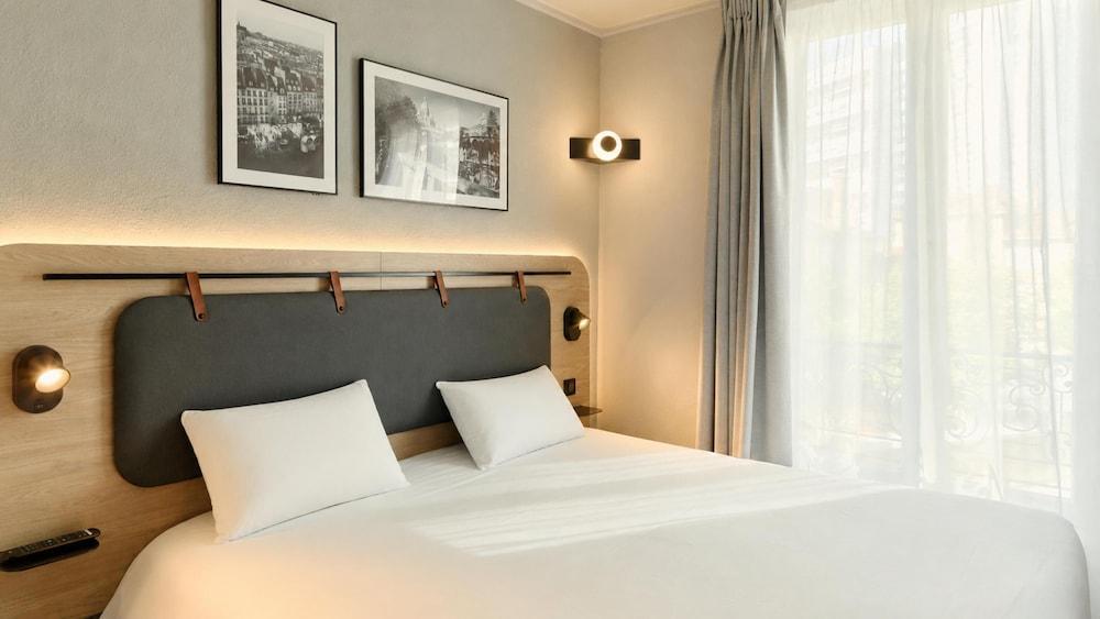 Campanile Paris 15 - Tour Eiffel Room Type - Standard Room - 1 Queen Bed Campanile Paris 15 - Tour Eiffel Room Type - Standard Room - 1 Queen Bed