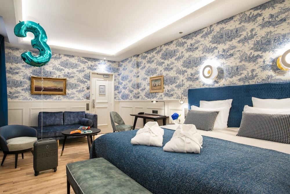 Hotel Cambon Room Type - Junior Suite (3 pax)
