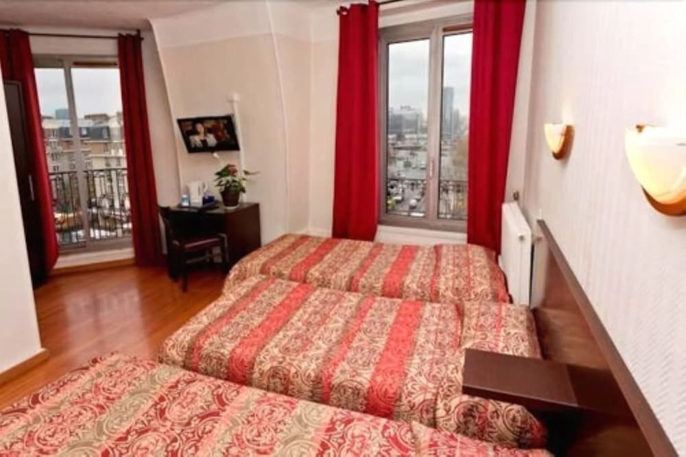 Hipotel Paris Printania Maraîchers Room Type - Triple Room
