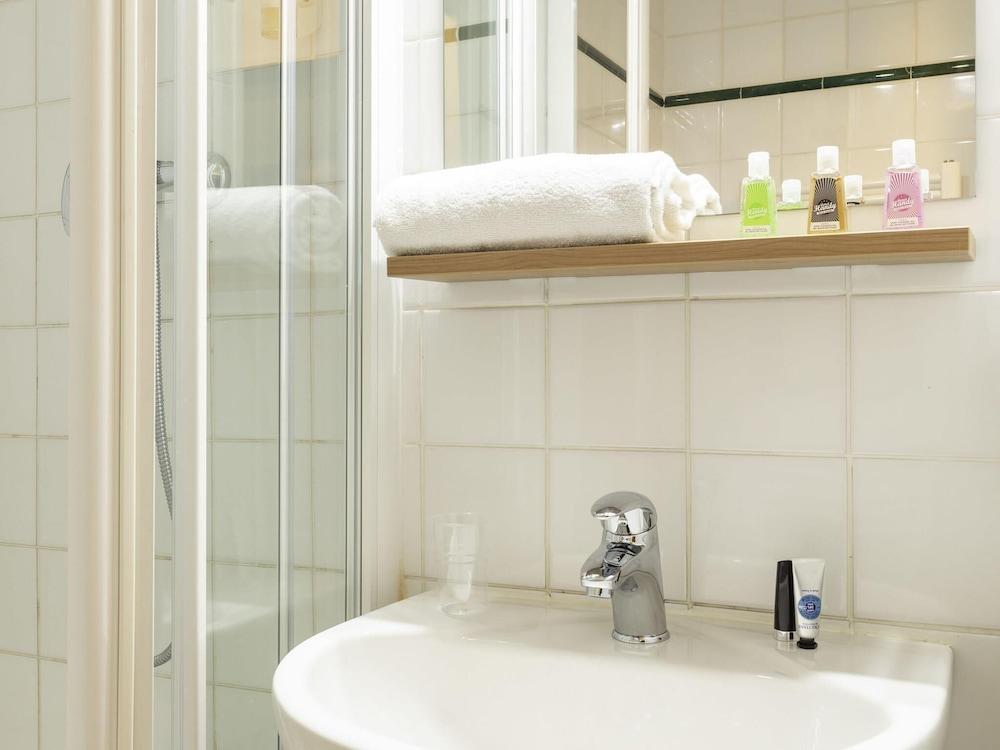Aparthotel Adagio Access Defense Charras - Tap to explore photos