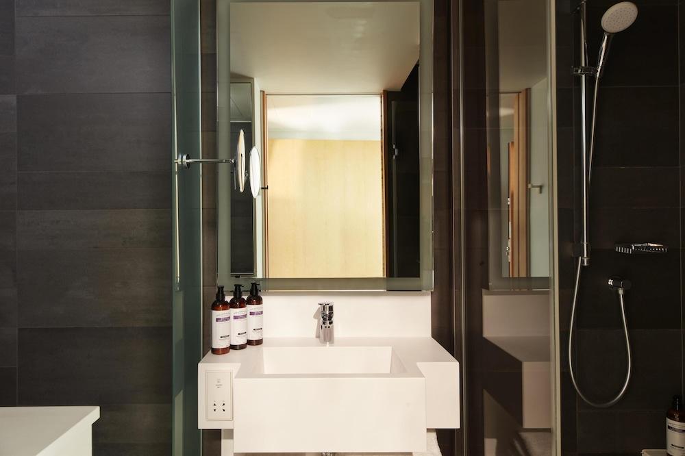 Hyatt Regency Paris Etoile Room Type - Deluxe Twin Room, 2 Twin Beds Hyatt Regency Paris Etoile Room Type - Deluxe Twin Room, 2 Twin Beds