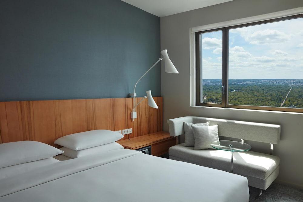 Hyatt Regency Paris Etoile Room Type - Room, 1 King Bed (With High Floor, And Club Access) Hyatt Regency Paris Etoile Room Type - Room, 1 King Bed (With High Floor, And Club Access)