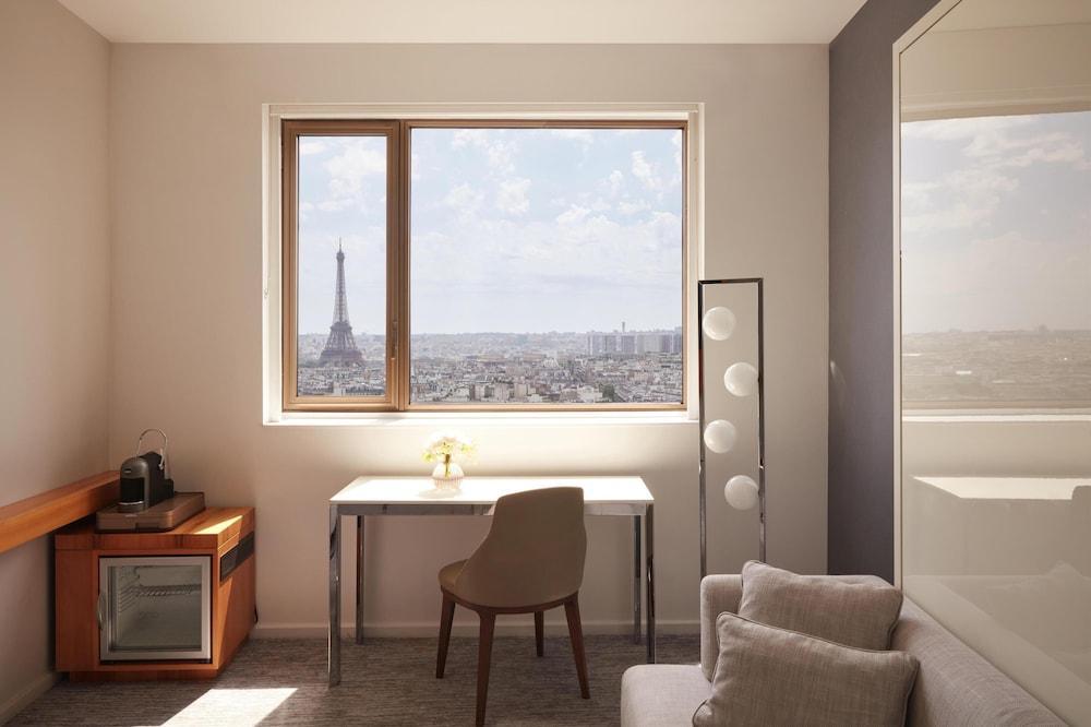 Hyatt Regency Paris Etoile Room Type - Eiffel Tower Suite
