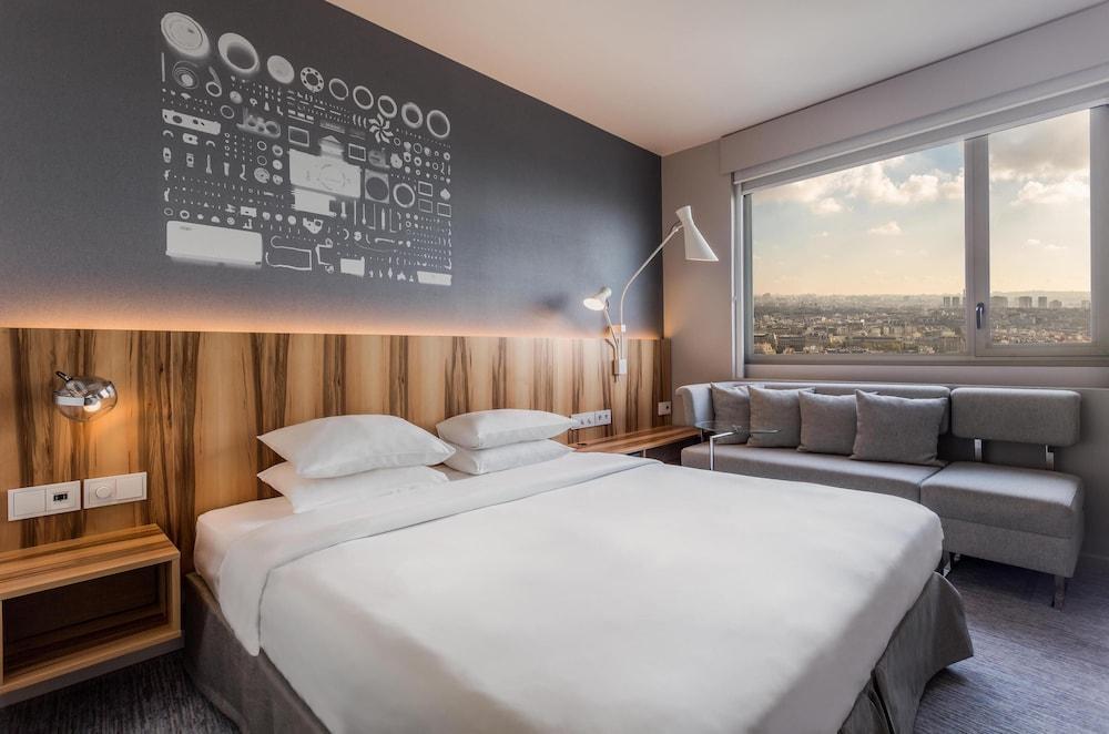 Hyatt Regency Paris Etoile Room Type - Deluxe Room, 1 King Bed