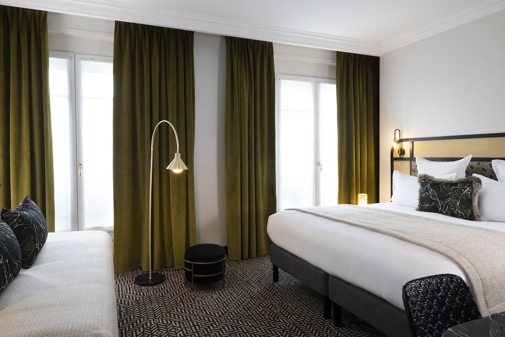 Grand Hotel Chicago Room Type - Deluxe Room