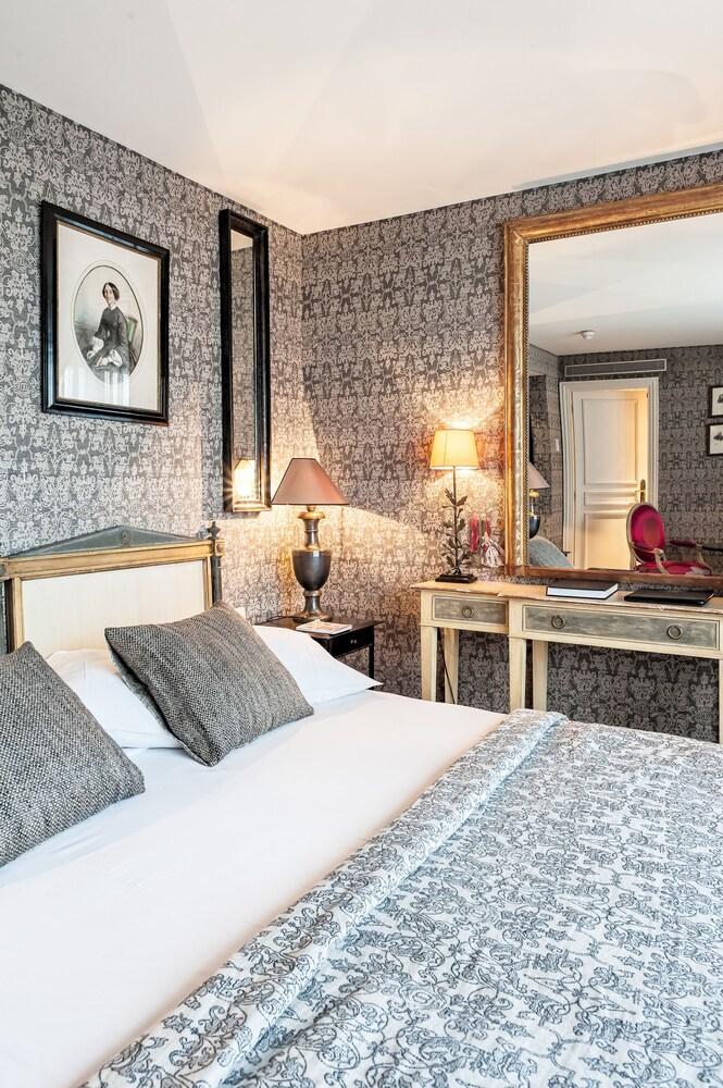 Hôtel Chateaubriand Champs Elysées Room Type - Deluxe Double Room