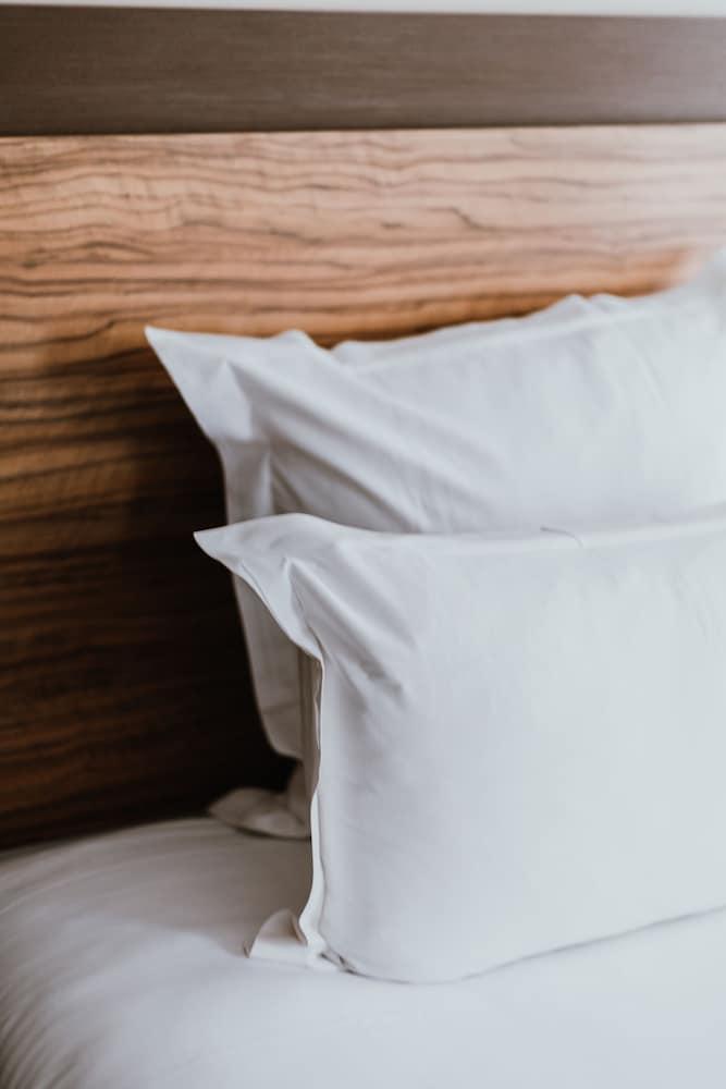 HOTEL APOLONIA PARIS MOUFFETARD, SURE HOTEL COLLECTION BY BEST WESTERN - Tap to explore photos