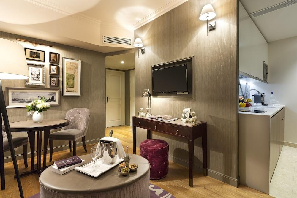 La Clef Louvre Paris by The Crest Collection Room Type - Exclusive Suite