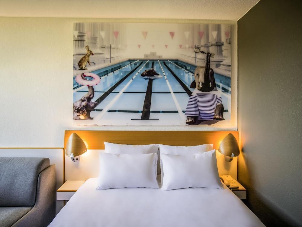 Novotel Paris Cr - Tap to explore photos