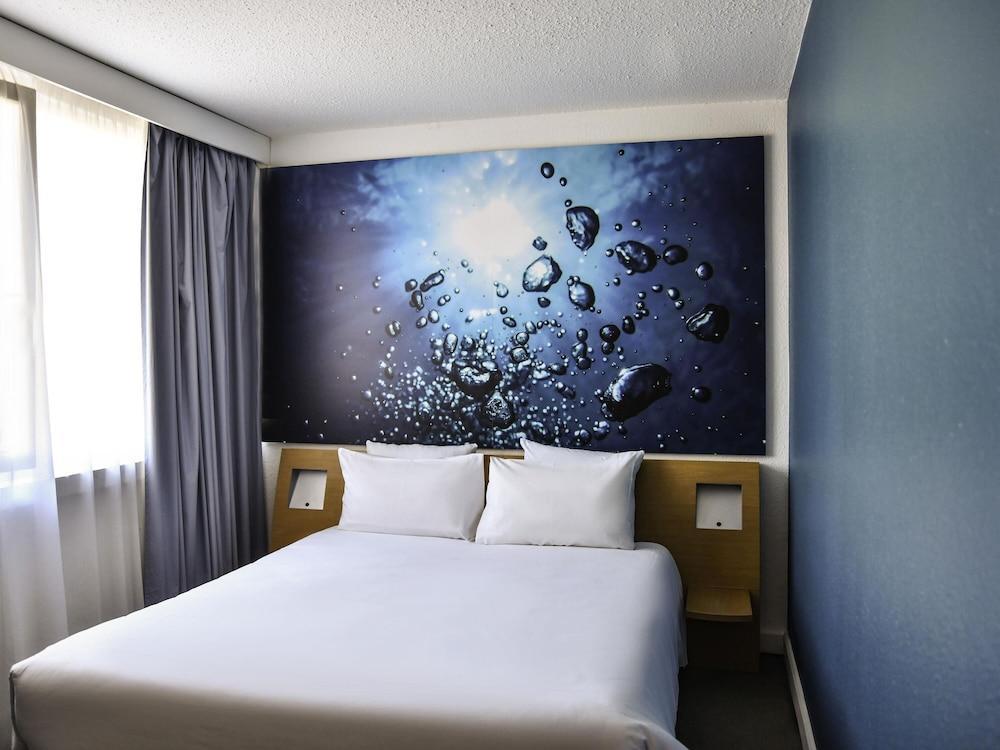 Novotel Paris Cr Room Type - Family Suite, 1 Queen Bed with Sofa bed Novotel Paris Cr Room Type - Family Suite, 1 Queen Bed with Sofa bed