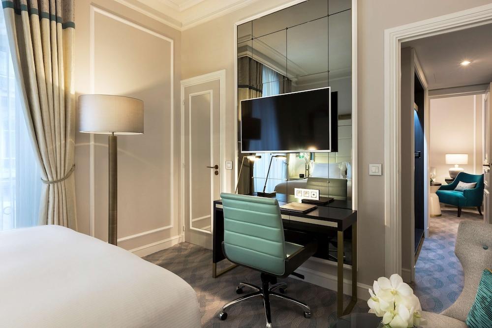 Hilton Paris Opera Room Type - KING JUNIOR SUITE