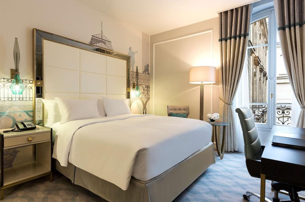 Hilton Paris Opera Room Type - DELUXE ROOM