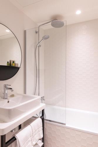 Leonardo Boutique Hotel Paris Opera - Tap to explore photos