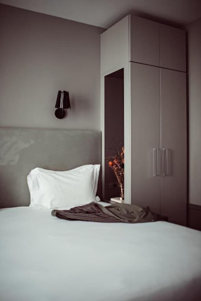 Madame Cadet by Collection Vesper Room Type - Deluxe Double Room Madame Cadet by Collection Vesper Room Type - Deluxe Double Room