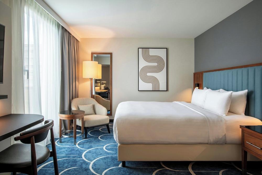 Courtyard by Marriott Paris Arcueil - Tap to explore photos