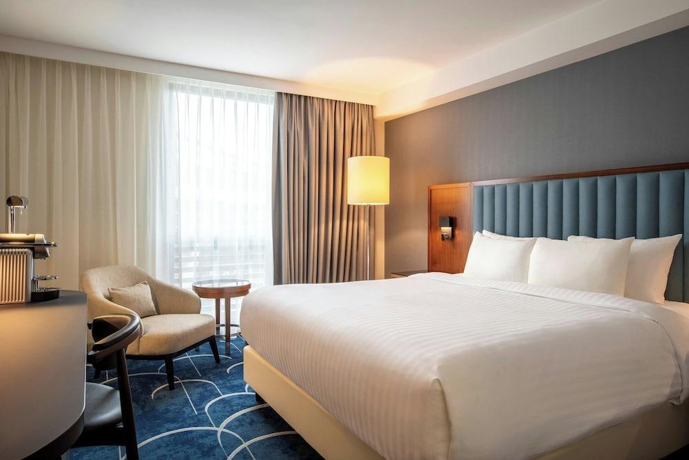 Courtyard by Marriott Paris Arcueil Room Type - Superior Room, 1 King Bed