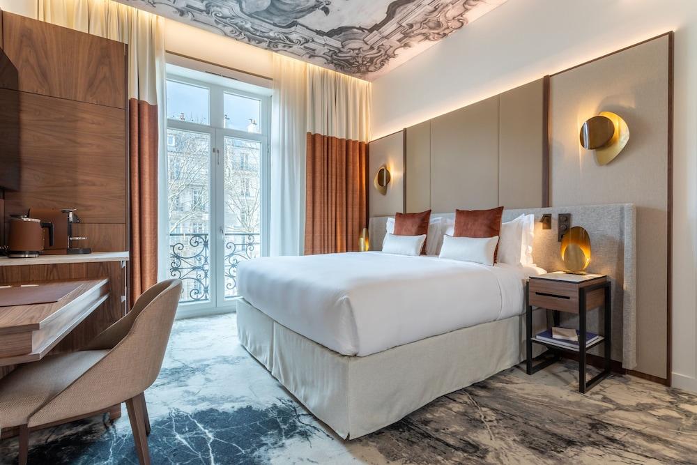 InterContinental Paris - Champs-Elys Room Type - Premium Room, 1 King Bed, Balcony, City View InterContinental Paris - Champs-Elys Room Type - Premium Room, 1 King Bed, Balcony, City View