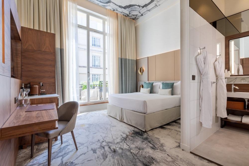 InterContinental Paris - Champs-Elys Room Type - Junior Suite, 1 King Bed, Terrace