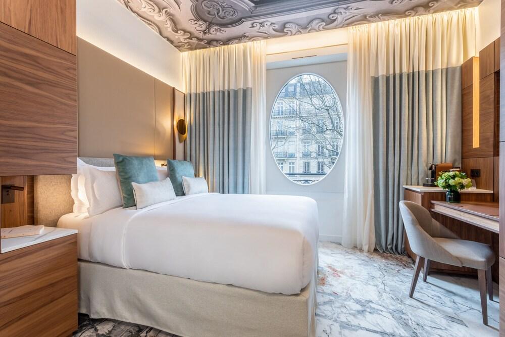 InterContinental Paris - Champs-Elys Room Type - Premium Room, 1 Queen Bed