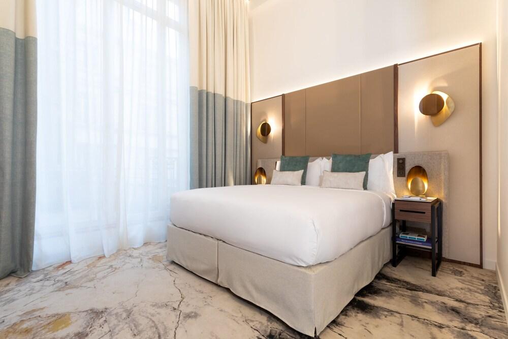 InterContinental Paris - Champs-Elys Room Type - Junior Suite, 1 King Bed