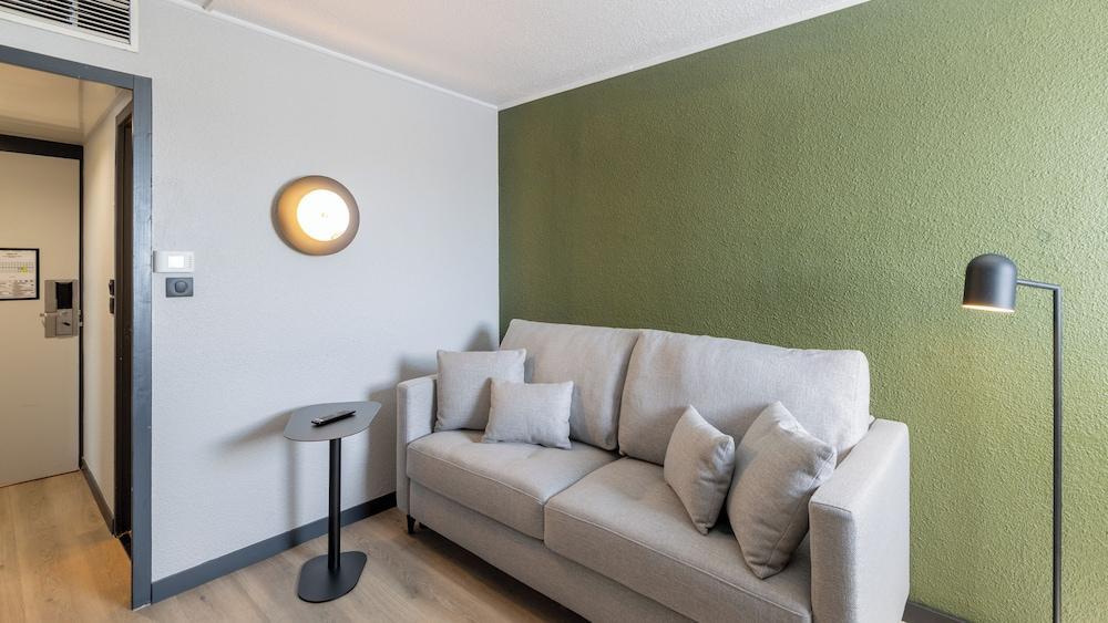 Campanile Paris Est - Bobigny Room Type - Standard Room, Multiple Beds